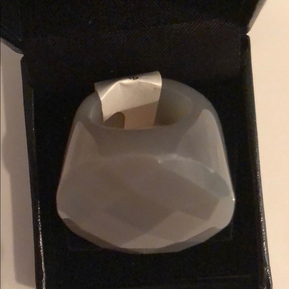 GRAY FACETED DIAMOND CUT TOP STONE RING - Picture 7 of 8